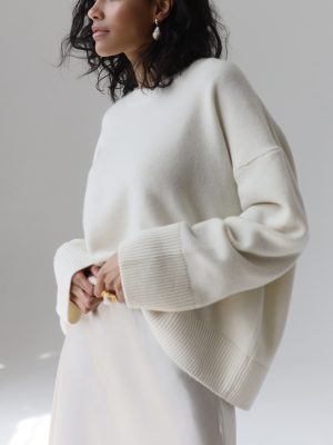 hot selling casual streetwear pure color round neck women cozy plush irregular Oversize sweaters